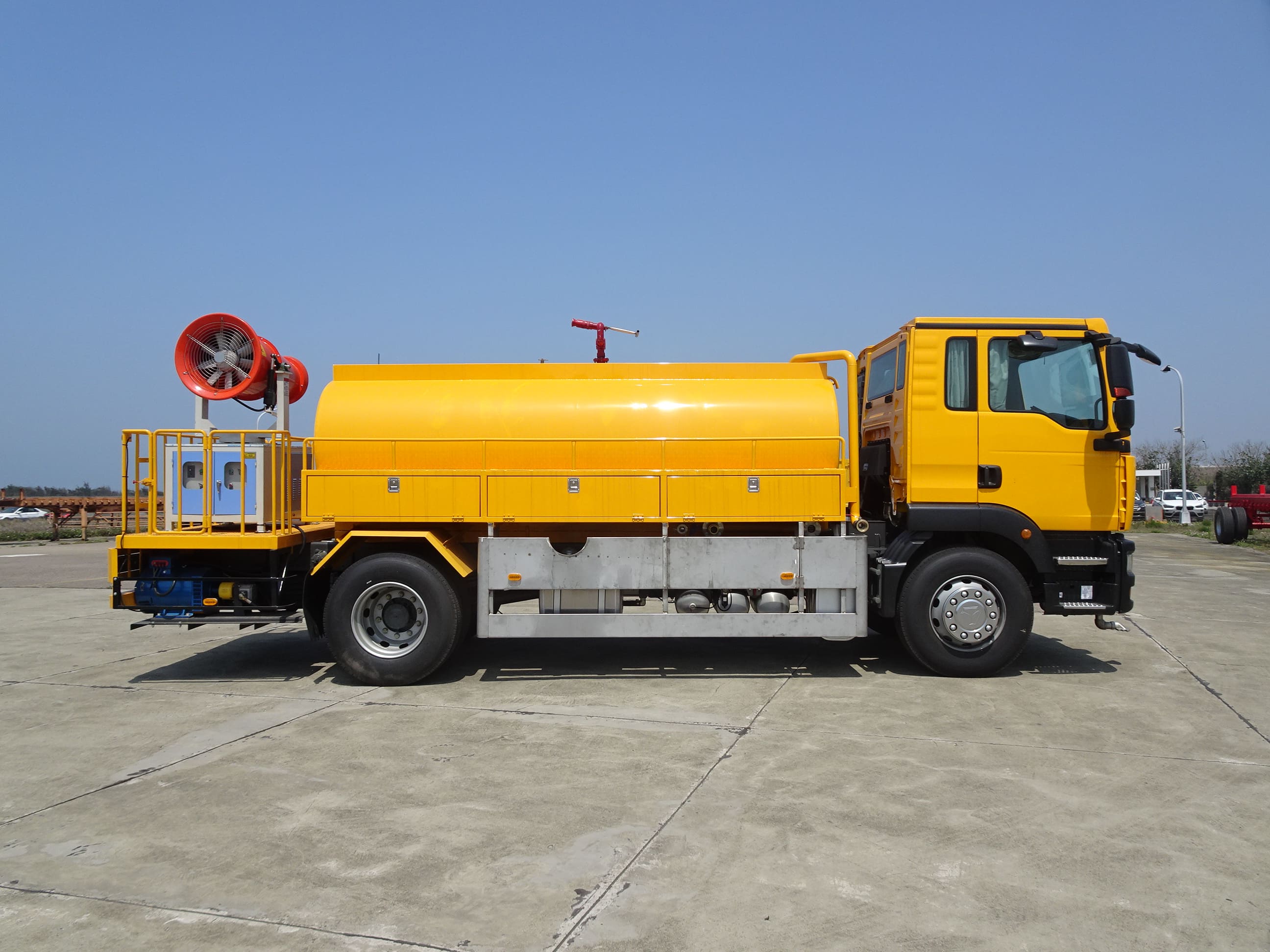 大型灑水車SW600 - 大來(lái)重工有限公司
