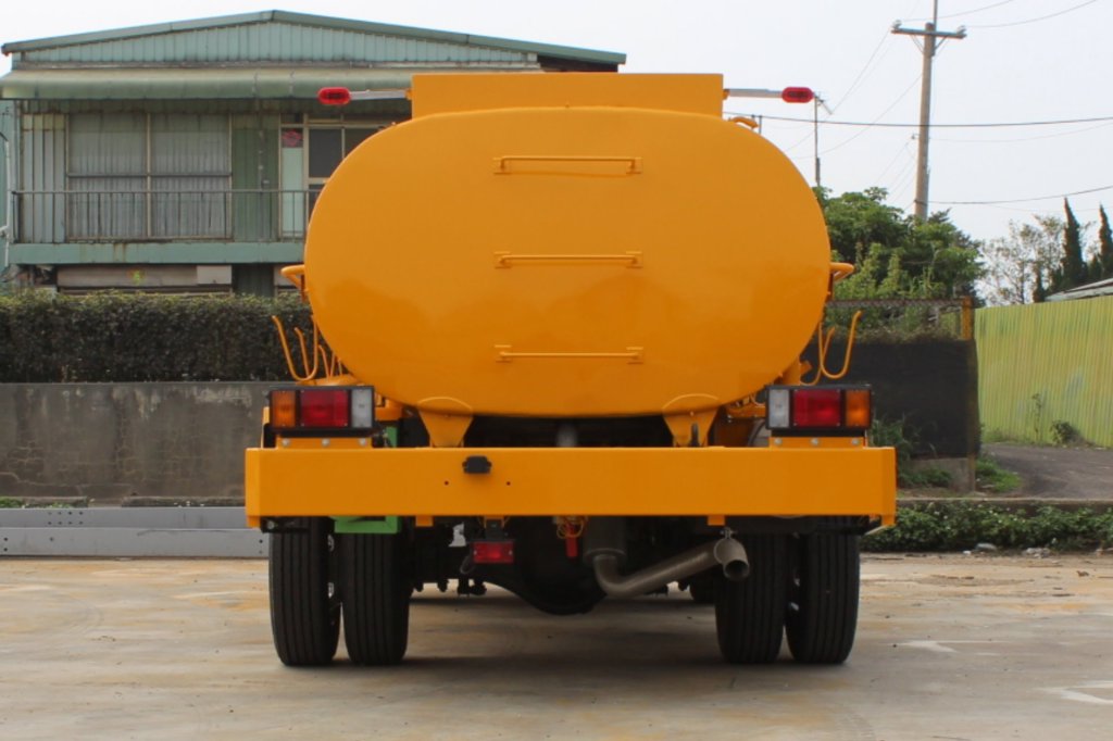 小型灑水車SW400 - 大來重工有限公司
